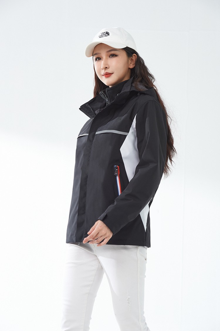 女款同款沖鋒衣模特展示 女款同款沖鋒衣模特展示