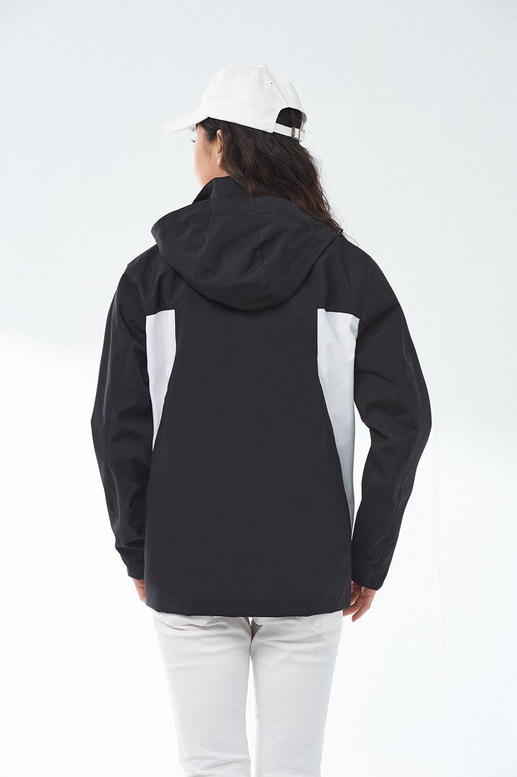 女款同款沖鋒衣模特展示背面 女款同款沖鋒衣模特展示背面